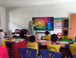 Pj Bupati Langkat Dorong Digitalisasi Pendidikan Dengan Smart Board