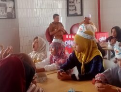 Pemerintah Kecamatan Sunggal Santuni Anak Yatim