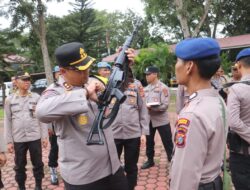 Kapolres Pimpin Pemeriksaan Senpi Personel Polres Langkat 