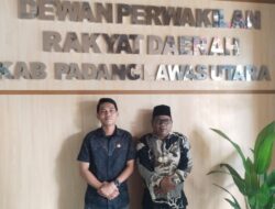 Ketua KPU Paluta Hadir Rapat Paripurna DPRD Penetapan Bupati Dan Wakil Bupati