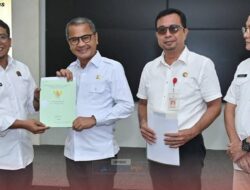 Bupati Nias Terima Sertifikat Aset/BMD Pemkab Melalui Program PTSL