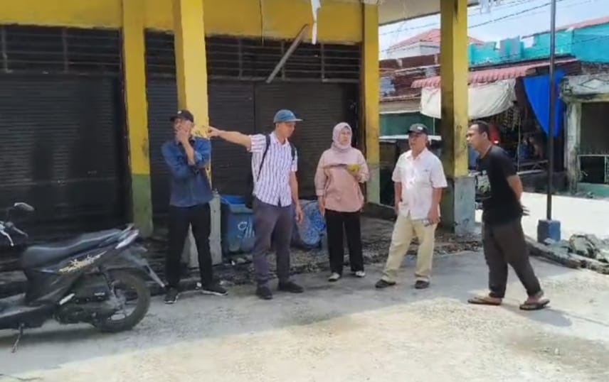 Teks fhoto Inspektorat dan BKAD melakukan pengecekan aset Pemkab yang di kelola BUMD Kabupaten Batu Bara di Lingkungan ll Kelurahan Tanjung Tiram Rabu (5/3/2025).beritasore/alirsyah