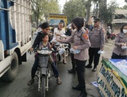 Berbagi Takjil,Polsek Sunggal Ajak Masyarakat Menjaga Ketertiban