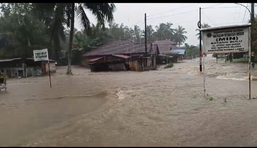 Tiga desa di wilayah Kecamatan Barumun Selatan, Kabupaten Palas terendam akibat banjir dengan meluapnya sungai Siabu.(Ist)