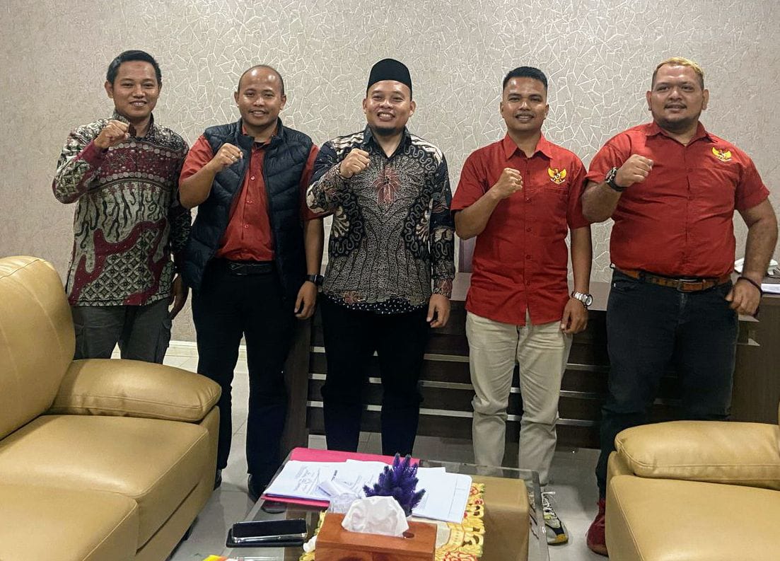 Wakil Ketua DPRD Binjai bersama Pengurus ARUN. ( Berita Sore/ ist)