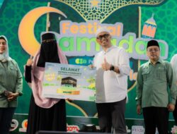 Pegadaian Serahkan Hadiah Paket Umroh Kepada Pemenang Undian Badai Emas