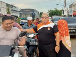 DPD PKS Palas Berbagi Takjil Ke Pengendara