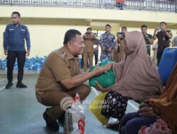 Pemkab Asahan Serahkan Bantuan Beras Kepada 1000 Kaum Dhuafa