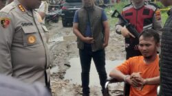 Berita Sore/Andi Aria Tirtayasa Tersangka ES alias Bayu, pelaku pembunuhan terhadap Risma Yunita ditembak kedua kakinya saat diinterogasi oleh Kapolrestabes Medan Kombes Gidion Arif Setyawan, Sabtu (22/3).