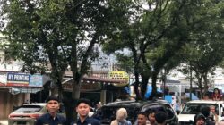 DPD AMPI )Kabupaten Langkat  membagikan takjil kepada warga juga pengguna jalan yang melintas di Jalan Jendral Sudirnan dan Jalan Proklamasi Stabat, Minggu (23/3/25).Beritasore/ist. 