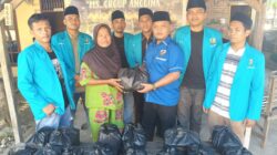 KNPI Palas Berbagai Sembako Ke Warga Kurang Mampu
