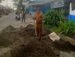 Kades Sei Mencirim Cor Jalan Berlubang