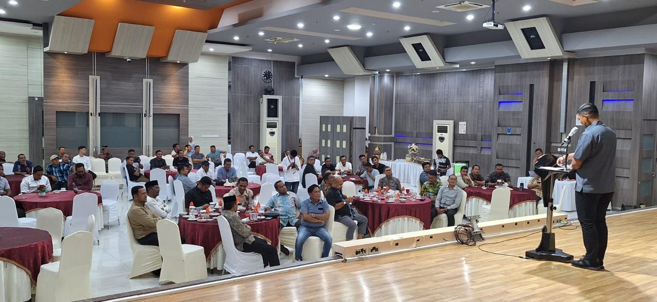 Teks foto : Wakil Wali Kota Banda Aceh, Afdhal Khalilullah mewakili Wali Kota Illiza Sa’aduddin Djamal menjamu makan malam rombongan Persatuan Wartawan Indonesia (PWI) Aceh di Banda Aceh, Rabu, (23/4/2025