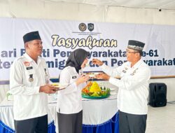 HBP Ke 61, Kalapas Labuhan Ruku Berikan Piagam Kepada Pegawai