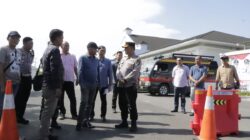 Teks foto:Dikawal Pihak Kepolisian Terlihat Kapolres Sergai Jhon Sitepu dilokasi aksi para buruh memperingati Hari Buruh Internasional, 1 Mei 2025, (Beritasore-Azwen)