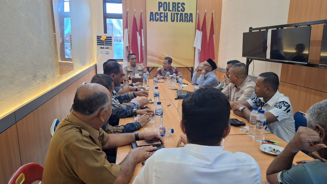 Ketua DPRK Aceh Utara, Arafat Ali, SE, MM melakukan silaturahmi dengan Kapolres Aceh Utara AKBP Nanang Indra Bakti, S.H., S.I.K, Senin (19/5).(ist). 