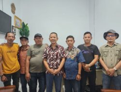 Jumat Barokah, Ketua Pewarta Berbagi Sembako dengan Pengurus dan Anggota