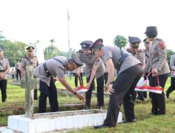 Hari Bhayangkara Ke 79 Polres Nias Ziarah Dan Tabur Bunga Di TMP Gunungsitoli