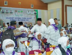 Bupati Dan Wakil Bupati Batubara Sambut Kepulangan Haji Kloter 12