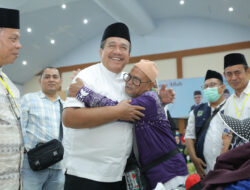 Bupati Asahan Jemput 2 Jemaah Haji yang Sakit di Embarkasi Medan