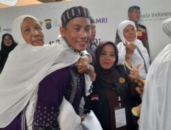 Gendong Emak Selama Di Tanah Suci Hingga Tiba Di Tanah Air