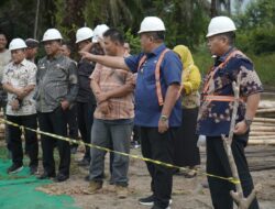 Bupati Asahan Tinjau Jalan Longsor di Kecamatan BP Mandoge