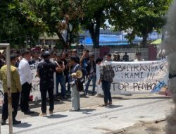 Mahasiswa UDA Demo Minta Hana Nelsri Kaban Kembalikan Uang Kuliah