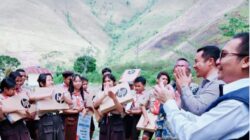 Inalum Bantu 16 Laptop Ke SMPN 2 Harian Samosir