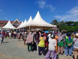 Masyarakat Serbu Gerakan Pangan Murah BULOG Di Tebing Tinggi