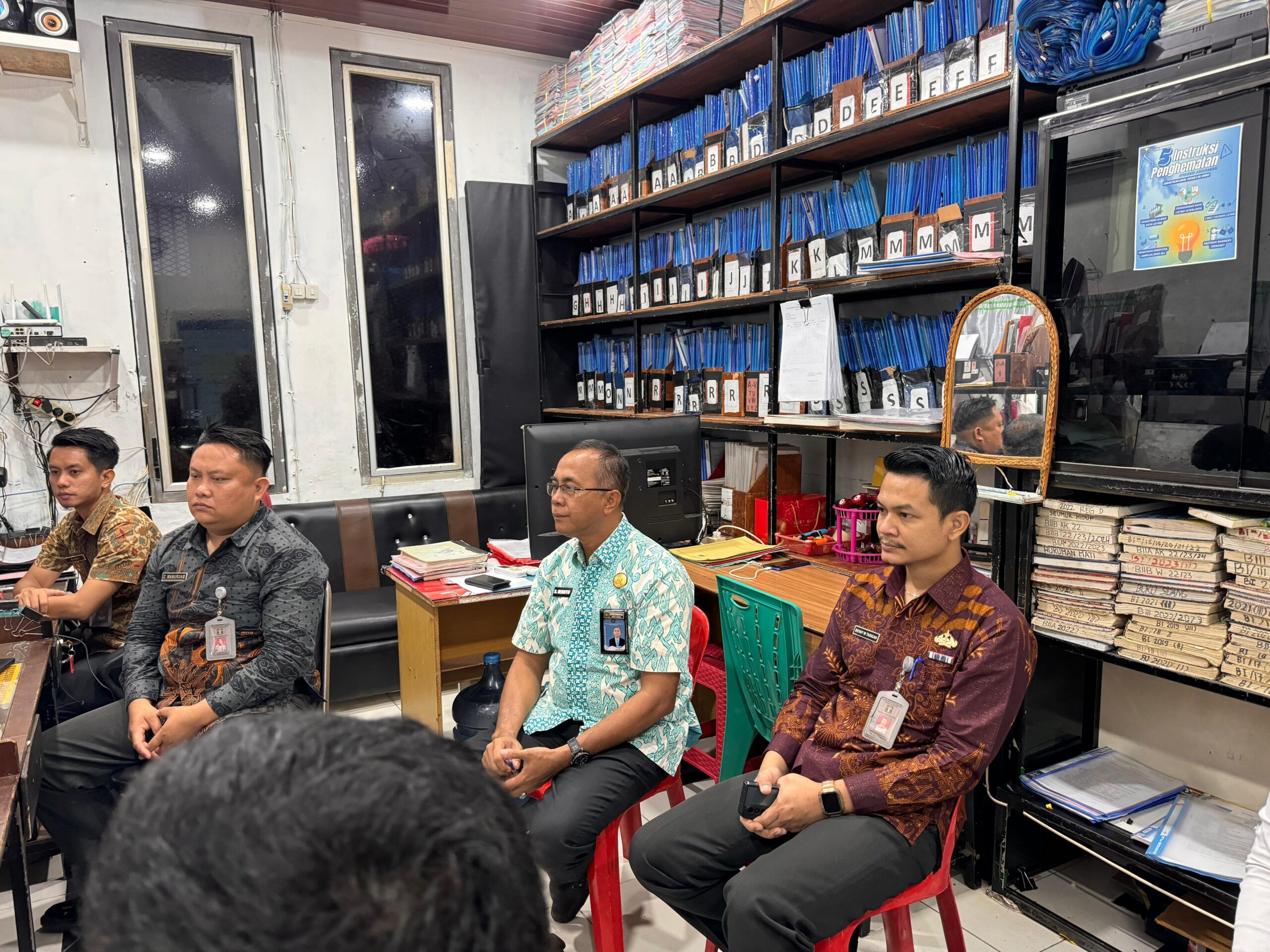 Teks fhoto Lapas Labuhan Ruku ikuti Zoom Meeting terkait Remisi Rehabilitasi Tahun 2025 di Lapas Labuhan Ruku Jum'at (18