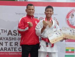 Amat Sujoni bersama Gilang Rendrawan. Ist