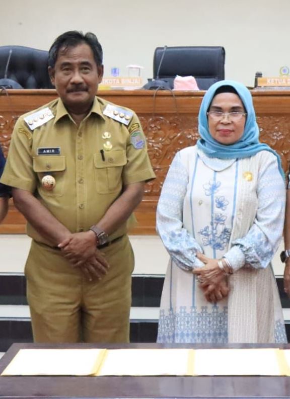 Teks foto: Wali Kota Amir Hamzah bersama Ketua DPRD Hj.K Gusuartini br Surbakti. ( Berita Sore/ Ist)