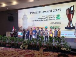 Mendes PDTT  Terima Penghargaan Pena Emas 2025 dari Forum Pimred