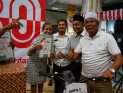 Semarak HUT Ke 80 RI,  PUD Pasar Medan Serahkan Hadiah Lomba