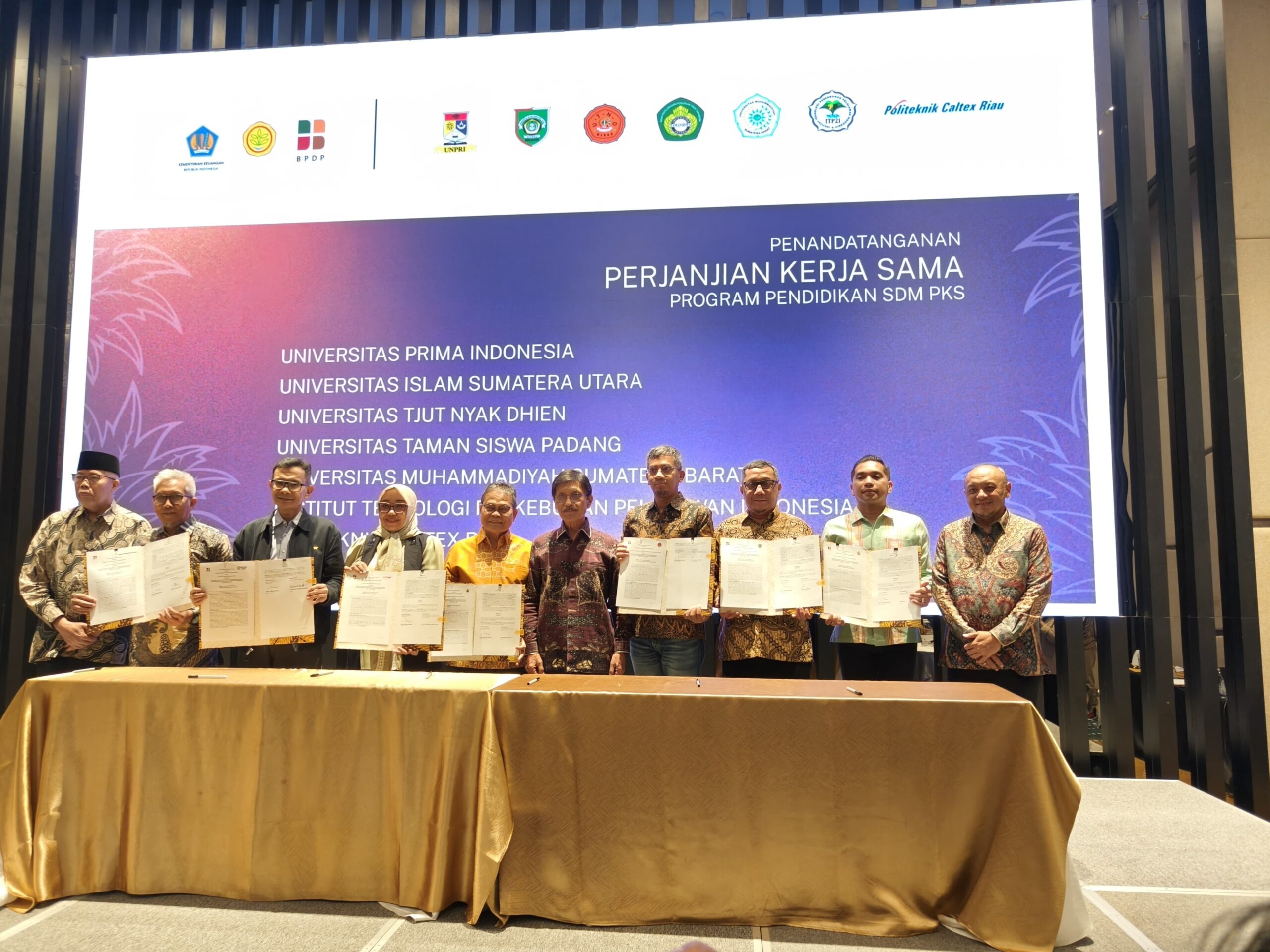 Teks foto: Perjanjian Kerja Sama (PKS) yang berlangsung di Hotel Movenpick, Jakarta, Rabu (20/8/2025) menyatakan UISU menjadi bagian dari 41 perguruan tinggi di Indonesia mendapatkan beasiswa pengembangan SDM di bidang perkebunan dari BPDP.