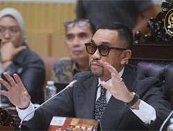 Ahmad Sahroni  Di  Rotasi Ke Komisi 1 DPR RI