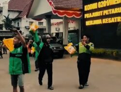 Kodam I/BB Bagikan 500 Goni Beras Kepada Ojol Di Makodim 0201/Medan