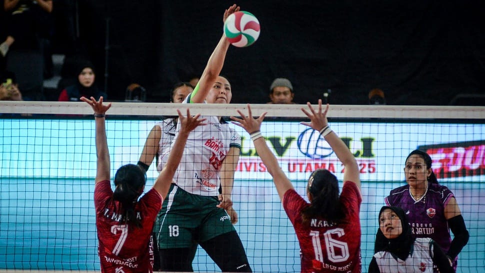 Teks foto : Pertandinan bola vili di Livoli 2025. ( Berita Sore/ist)