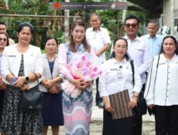 Bunda Paud Dan Lestari Ny Elvira Elyunus Waruwu Kunjungi SDN 071063 Soromasi