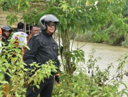 Bupati Armia Pahmi Tinjau Rumah Warga Terdampak Longsor Di Kaloy