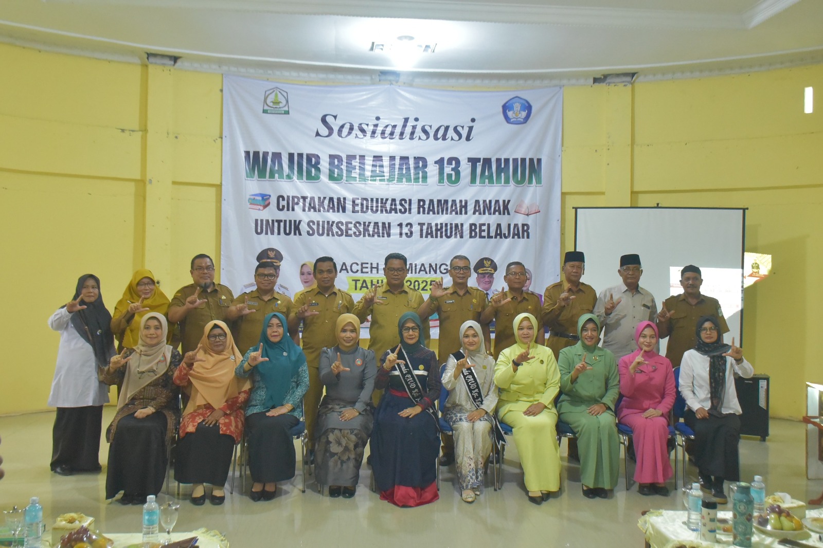 Teks foto : Sosialisasi Wajib Belajar 13 Tahun di aula Dinas Pendidikan dan Kebudayaan setempat, Selasa (16/9/2025).