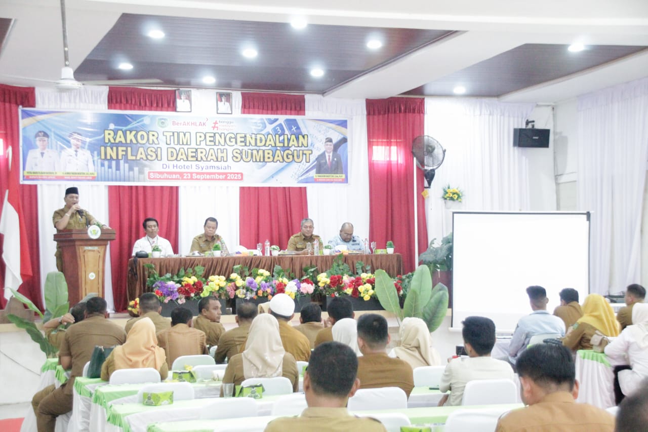 Keterangan Gambar: PJ Sekda Palas H Panguhum Nasution membuka Rakor Pengendalian Inflasi Daerah Sumbagut di Hotel Syamsiah, Selasa (23/9). (Berita/Ist)