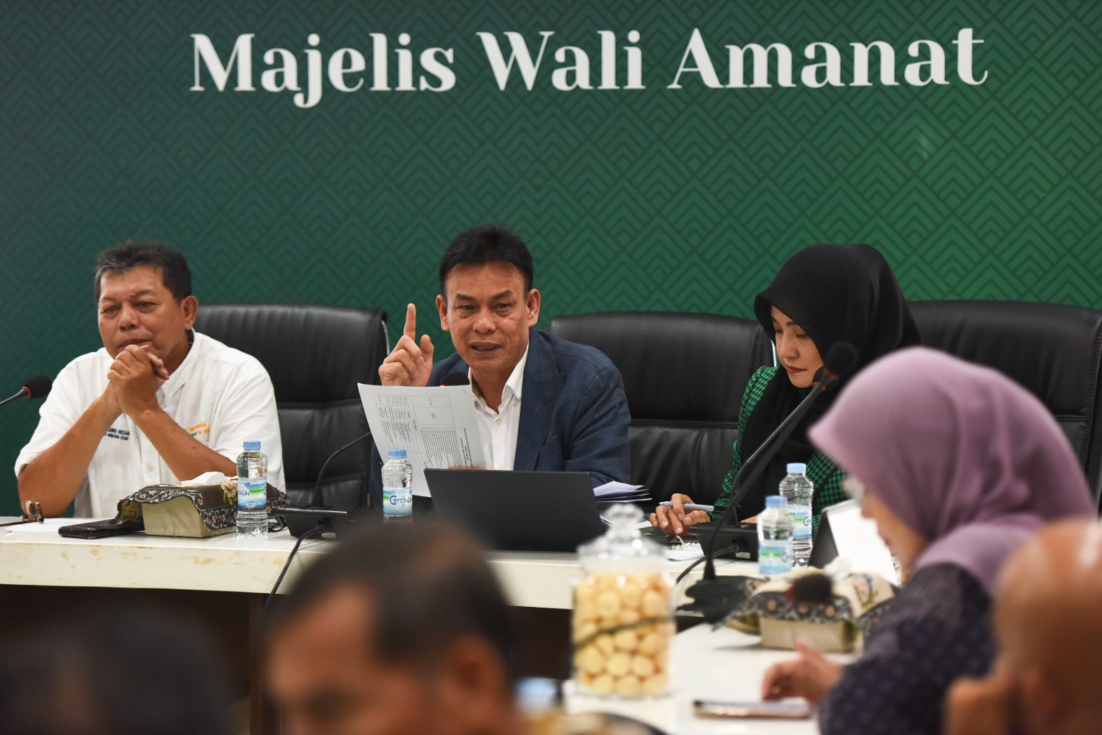 Tek foto: Panitia Penjaringan dan Penyaringan Calon Rektor USU Periode 2026 - 2031 saat konferensi pers di Kantor Majelis Wali Amanat (MWA), Selasa (23/9/2025).