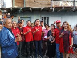 PDIP Kota Medan Bantu  Uang Tunai Pada Korban Kebakaran di Jln Gaharu 