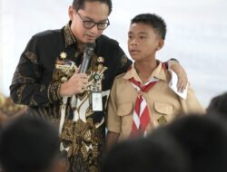 Layaknya Seorang Ayah, Rico Waas Beri Motivasi Kepada Siswa