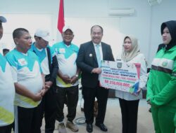 Bupati Asahan Serahkan Penghargaan Kepada Insan Olahraga Berprestasi PON Aceh-Sumut 2024