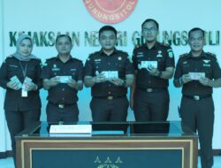 Tersangka ETG Selaku PPK Kembalikan Uang 65 Juta Kepada Jaksa Penyidik Gunungsitoli