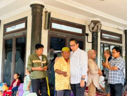 Rico Waas Salurkan Bantuan Logistik  Pengungsi Banjir