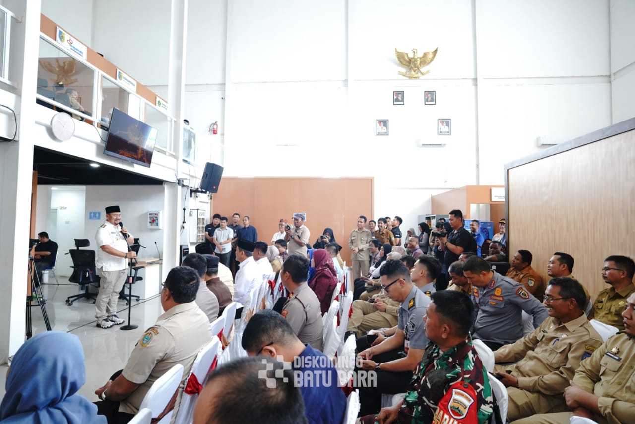 Teks fhoto Bupati H.Baharuddin Siagian SH,M.Si dan Wakil Bupati Batubara Syafrizal SE.M.AP "Soft Launching" Mal Pelayanan Publik sebagai langkah uji coba pelayanan terpadu di satu tempat Selasa (14/10/2025).beritasore/alirsyah).