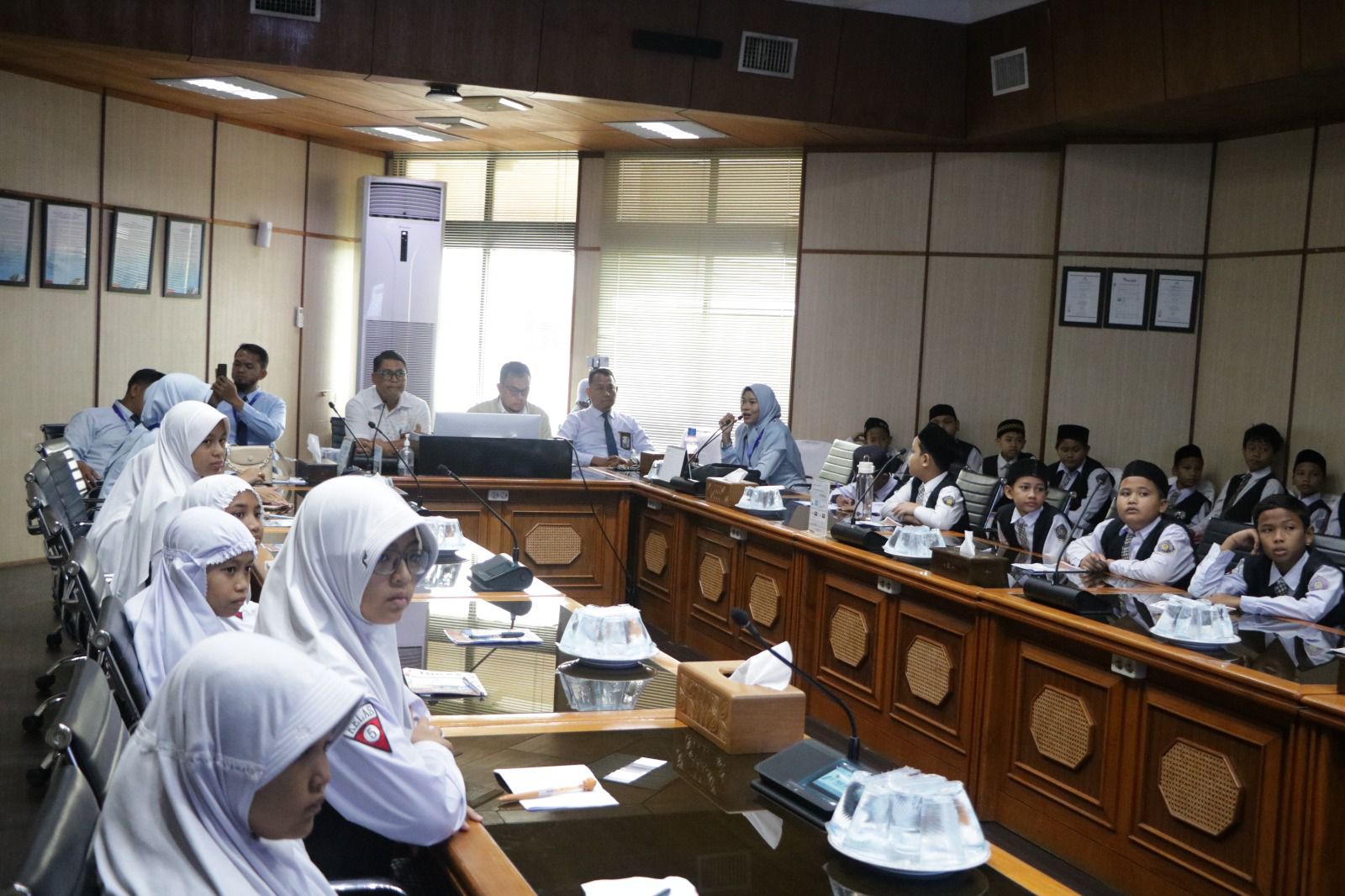 45 siswa SD IT Muhammadiyah 6 Lhokseumawe, Senin (13/10) mendengarkan paparan dari PAG terkait profil perusahaan tersebut.